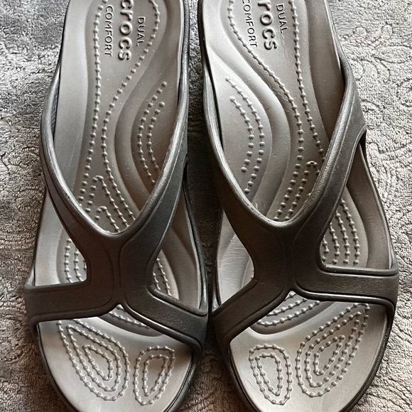CROCS Shoes - CROCS Women’s Metallic Gray Slip-On Sandals Size 6
